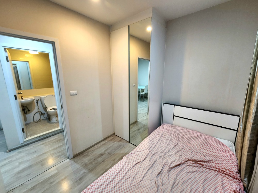 For RentCondoNonthaburi, Bang Yai, Bangbuathong : SN490.9 ** Empty room, rare, 4 air conditioners ** For rent, Plum Condo Central Station Phase 1, white tone room, good price, with washing machine.