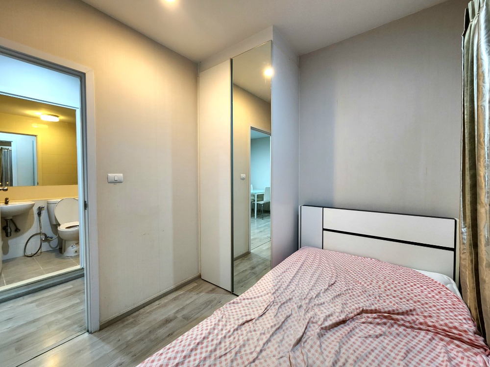 For RentCondoNonthaburi, Bang Yai, Bangbuathong : SN490.9 ** Empty room, rare, 4 air conditioners ** For rent, Plum Condo Central Station Phase 1, white tone room, good price, with washing machine.