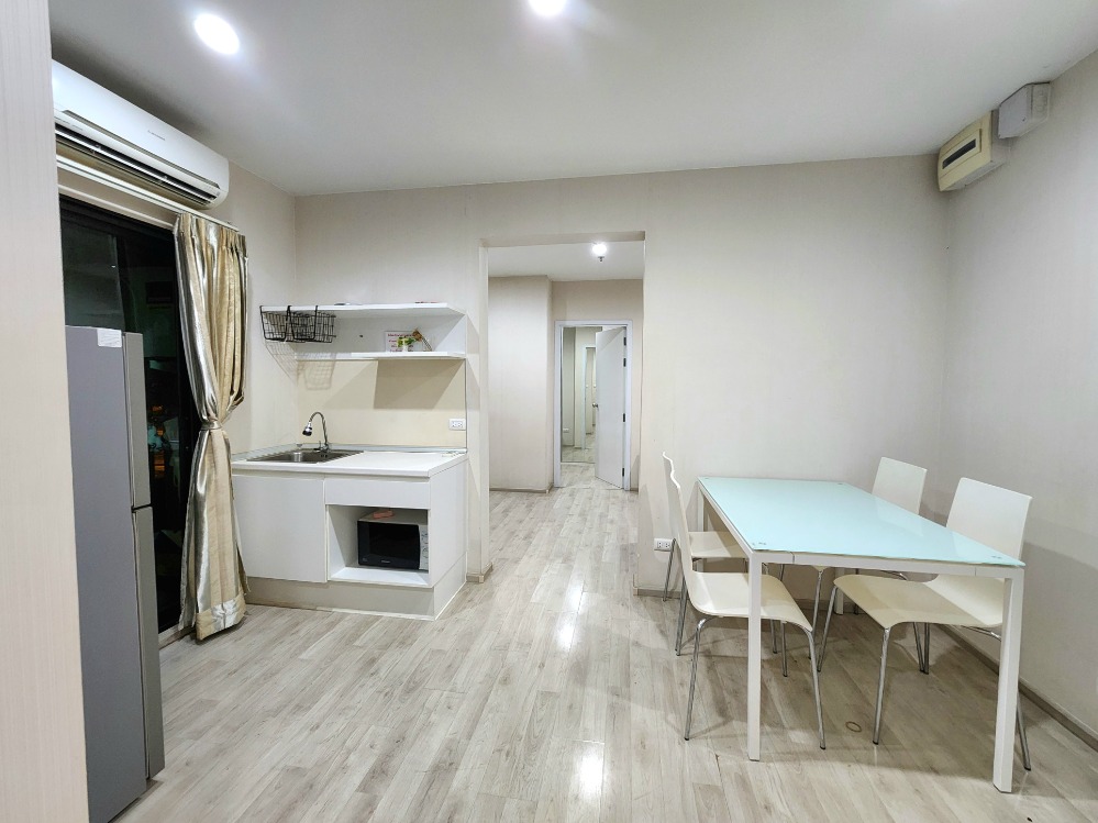For RentCondoNonthaburi, Bang Yai, Bangbuathong : SN490.9 ** Empty room, rare, 4 air conditioners ** For rent, Plum Condo Central Station Phase 1, white tone room, good price, with washing machine.