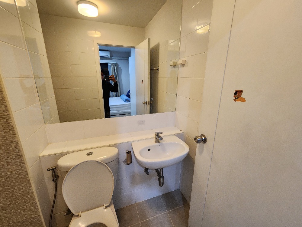 For RentCondoNonthaburi, Bang Yai, Bangbuathong : SN490.9 ** Empty room, rare, 4 air conditioners ** For rent, Plum Condo Central Station Phase 1, white tone room, good price, with washing machine.