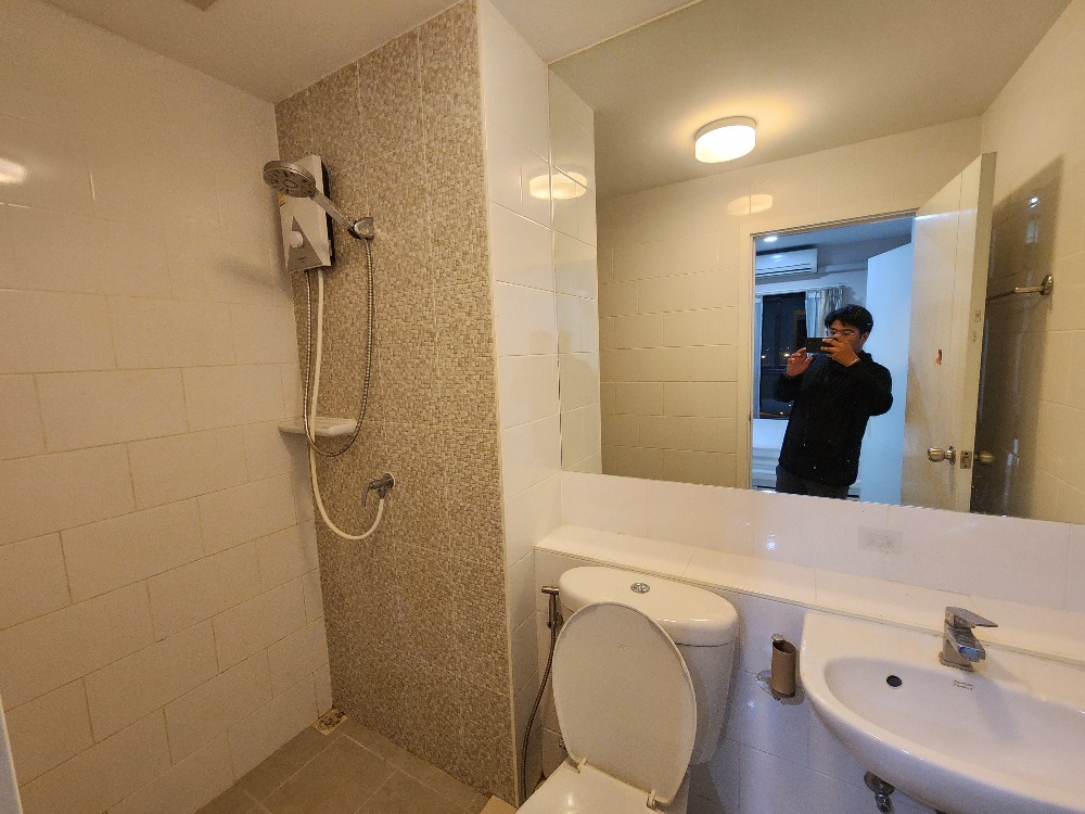 For RentCondoNonthaburi, Bang Yai, Bangbuathong : SN490.9 ** Empty room, rare, 4 air conditioners ** For rent, Plum Condo Central Station Phase 1, white tone room, good price, with washing machine.