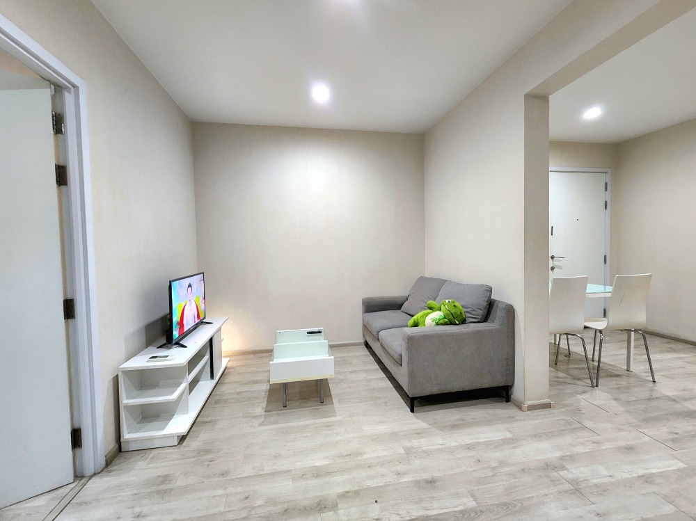 For RentCondoNonthaburi, Bang Yai, Bangbuathong : SN490.9 ** Empty room, rare, 4 air conditioners ** For rent, Plum Condo Central Station Phase 1, white tone room, good price, with washing machine.