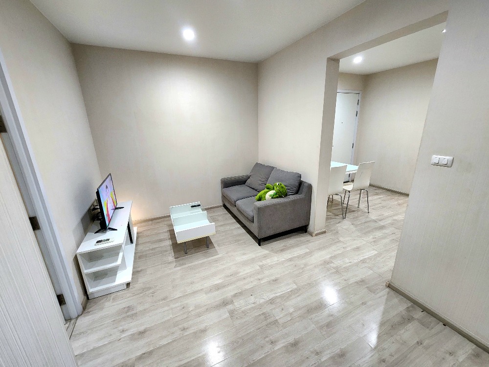 For RentCondoNonthaburi, Bang Yai, Bangbuathong : SN490.9 ** Empty room, rare, 4 air conditioners ** For rent, Plum Condo Central Station Phase 1, white tone room, good price, with washing machine.