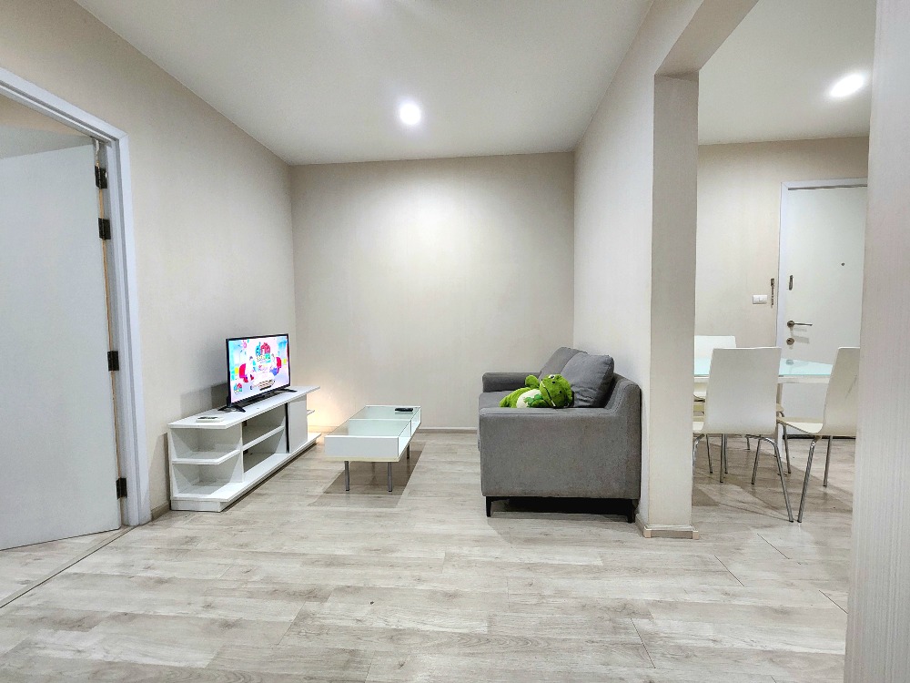 For RentCondoNonthaburi, Bang Yai, Bangbuathong : SN490.9 ** Empty room, rare, 4 air conditioners ** For rent, Plum Condo Central Station Phase 1, white tone room, good price, with washing machine.