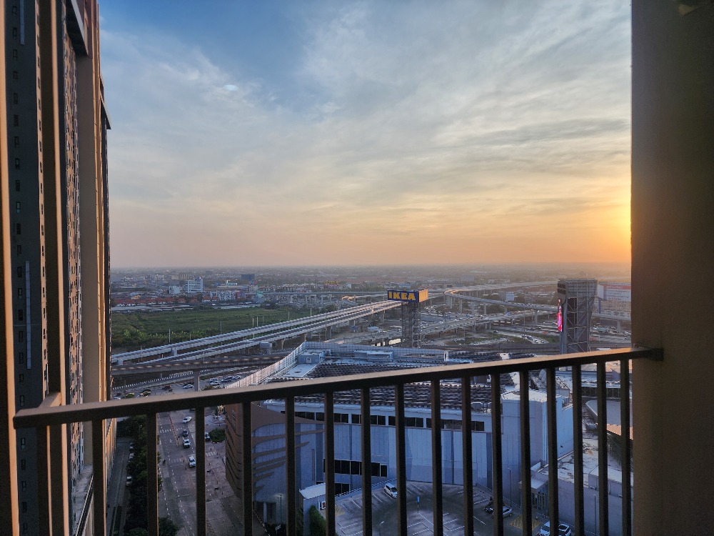 For RentCondoNonthaburi, Bang Yai, Bangbuathong : SN490.9 ** Empty room, rare, 4 air conditioners ** For rent, Plum Condo Central Station Phase 1, white tone room, good price, with washing machine.