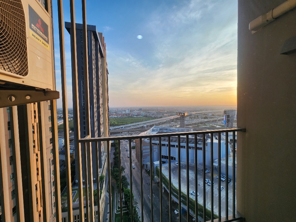 For RentCondoNonthaburi, Bang Yai, Bangbuathong : SN490.9 ** Empty room, rare, 4 air conditioners ** For rent, Plum Condo Central Station Phase 1, white tone room, good price, with washing machine.