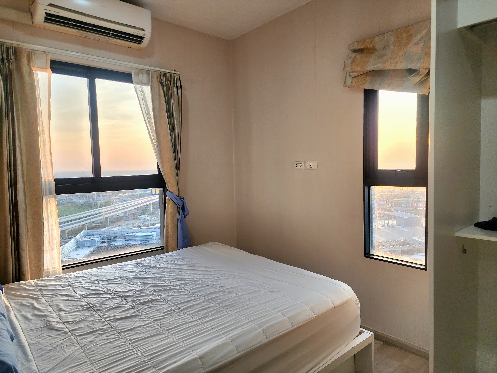 For RentCondoNonthaburi, Bang Yai, Bangbuathong : SN490.9 ** Empty room, rare, 4 air conditioners ** For rent, Plum Condo Central Station Phase 1, white tone room, good price, with washing machine.