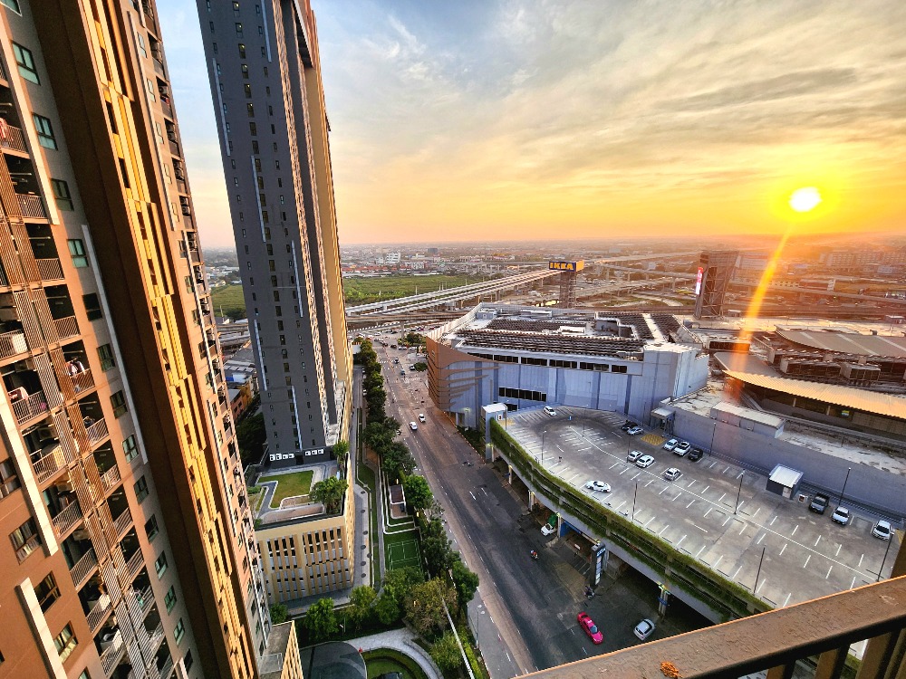 For RentCondoNonthaburi, Bang Yai, Bangbuathong : SN490.9 ** Empty room, rare, 4 air conditioners ** For rent, Plum Condo Central Station Phase 1, white tone room, good price, with washing machine.