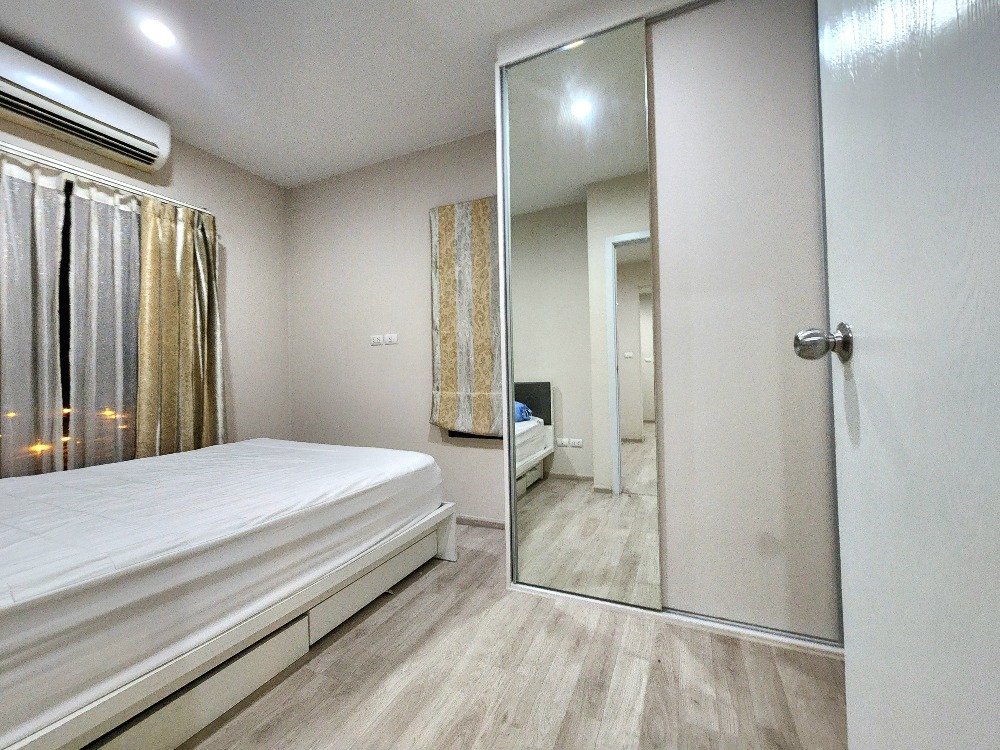 For RentCondoNonthaburi, Bang Yai, Bangbuathong : SN490.9 ** Empty room, rare, 4 air conditioners ** For rent, Plum Condo Central Station Phase 1, white tone room, good price, with washing machine.