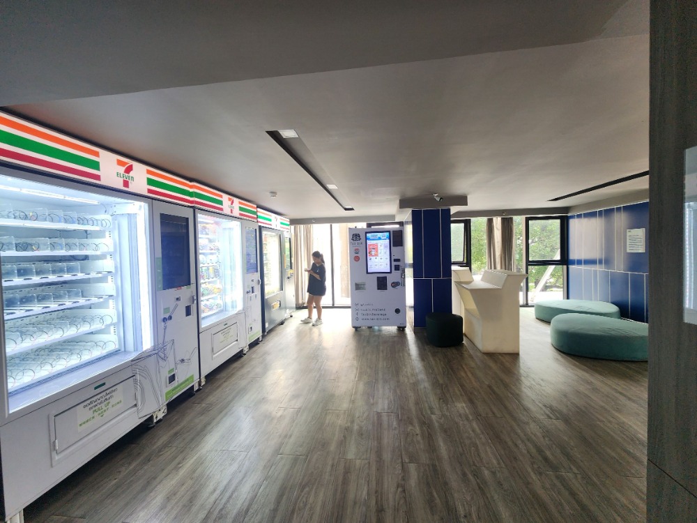 For RentCondoNonthaburi, Bang Yai, Bangbuathong : SN490.9 ** Empty room, rare, 4 air conditioners ** For rent, Plum Condo Central Station Phase 1, white tone room, good price, with washing machine.