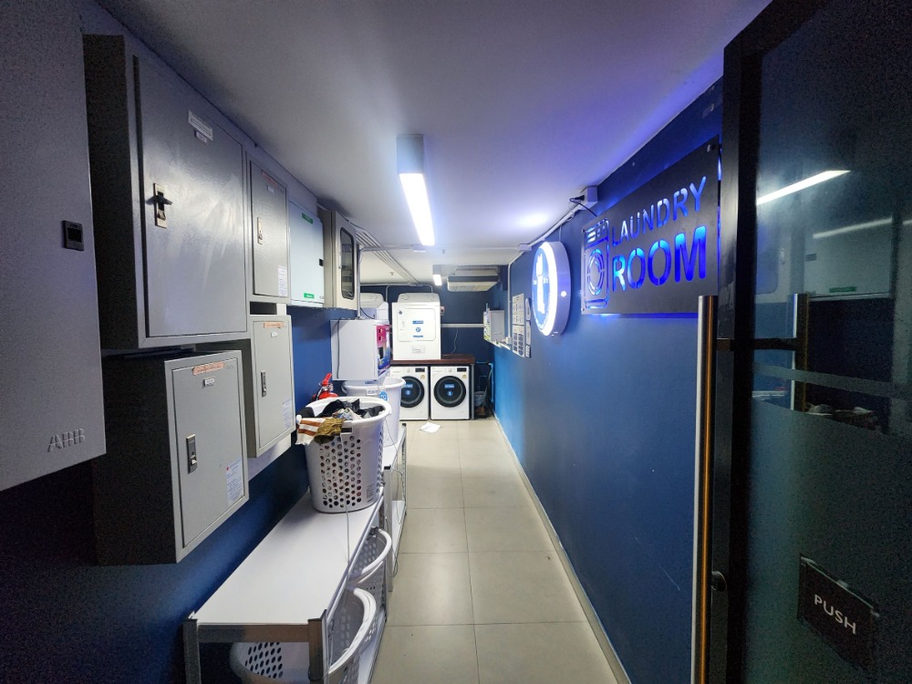 For RentCondoNonthaburi, Bang Yai, Bangbuathong : SN490.9 ** Empty room, rare, 4 air conditioners ** For rent, Plum Condo Central Station Phase 1, white tone room, good price, with washing machine.