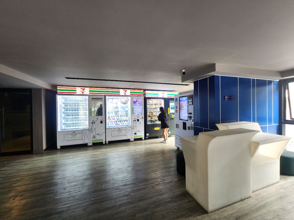 For RentCondoNonthaburi, Bang Yai, Bangbuathong : SN490.9 ** Empty room, rare, 4 air conditioners ** For rent, Plum Condo Central Station Phase 1, white tone room, good price, with washing machine.