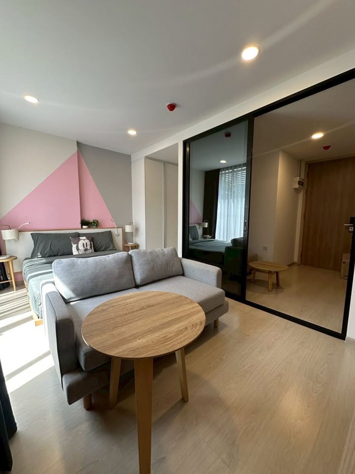 ให้เช่าคอนโดสุขุมวิท อโศก ทองหล่อ : [For Rent]  1-Bedroom Condo @ Noble Ambience 42