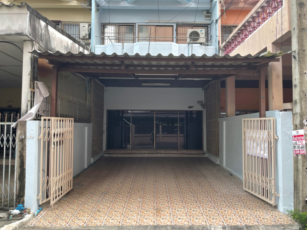 ขายทาวน์โฮมพัฒนาการ ศรีนครินทร์ : ขายทาวเฮาส์ 3 ชั้น 4 ห้องนอน 3 ห้องน้ำ 26.9 ตรว.