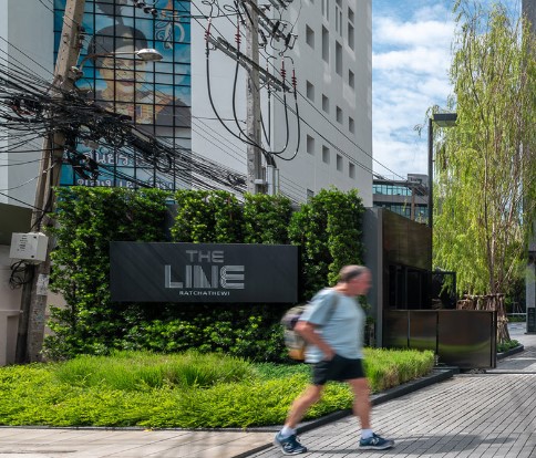 ขายคอนโดราชเทวี พญาไท : The Line Ratchataewee Studio Eng 中 日 Please add LINE ID @806qphgn o8415o5483 Sell 5,989,000 B rent 17,000 B