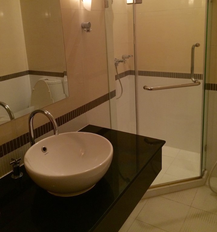 ขายคอนโดราชเทวี พญาไท : The Address Siam 40 sq.m. Eng 中 日 Please add LINE ID @806qphgn o8415o5483 Sell & rent 18,000 B