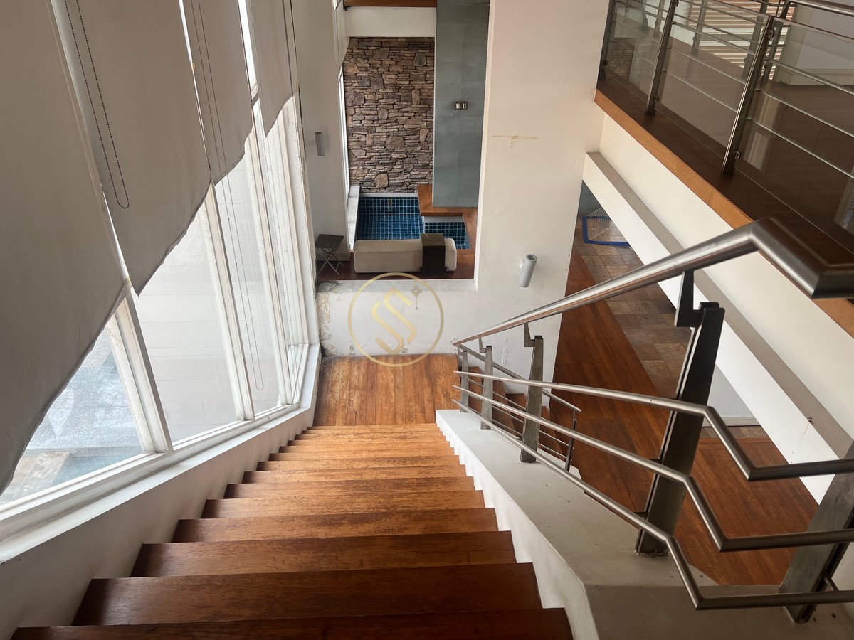 For SaleHouseSamut Prakan,Samrong : Vacation home for sale The atmosphere in the Lakewood golf course is shady and quiet. There is a large shady tree. Cool with a large pond that surrounds the house.