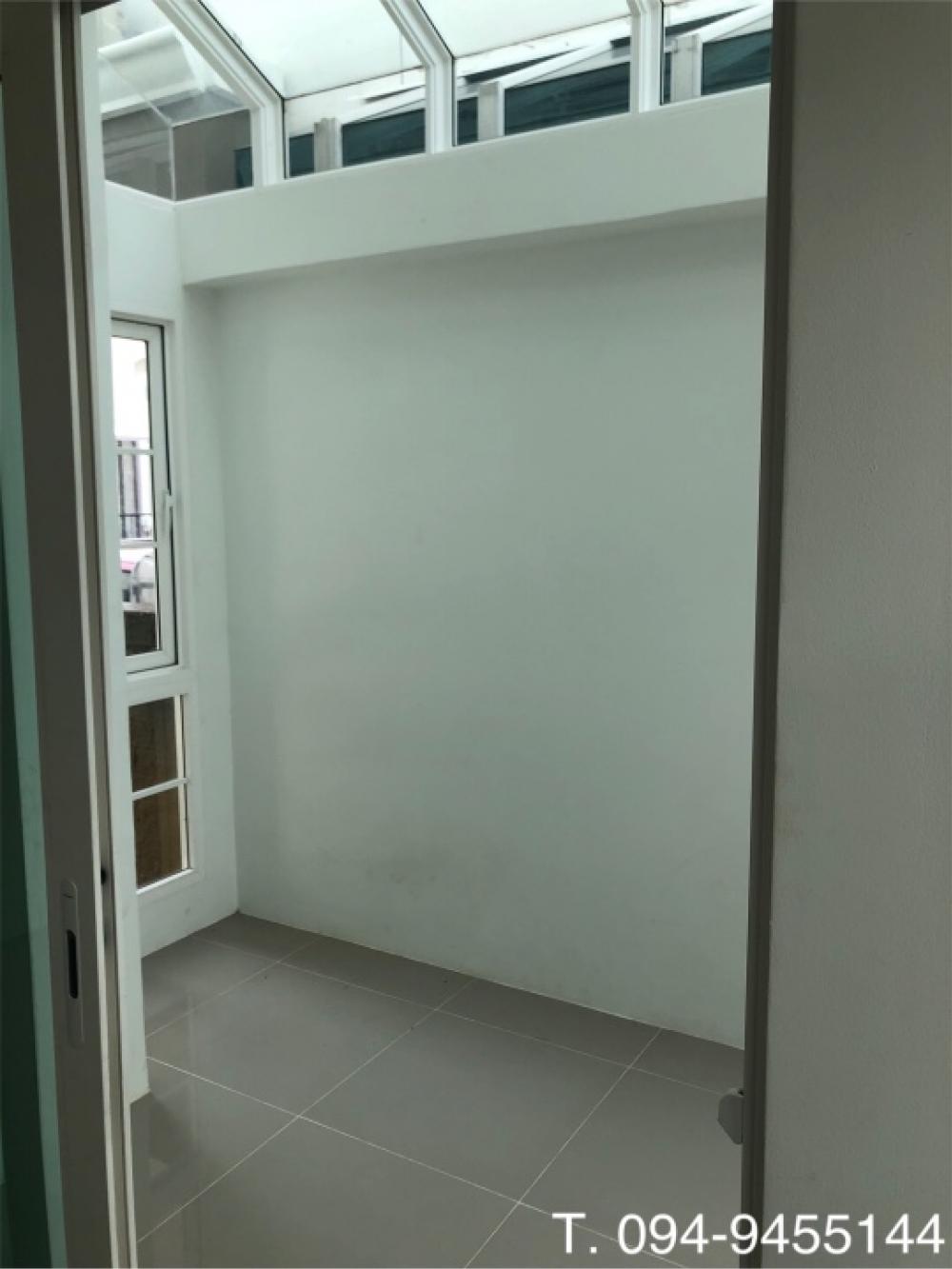 ขายบ้านท่าพระ ตลาดพลู วุฒากาศ : (ขาย) บ้านแฝด หมู่บ้าน Golden Neo สาทร  หลังหัวมุม ลงเสาเข็มแล้วที่โรงรถ ด้านข้างและด้านหลัง ต่อเติมหลังคาจอดรถ ไม่เคยเข้าอยู่ ขนาด 41 ตรว. 4 ห้องนอน 4 ห้องน้ำ พื้นที่ใช้สอย 161 ตรม. พร้อมเข้าอยู่ (เจ้าของขายเอง ไม่รับagent)