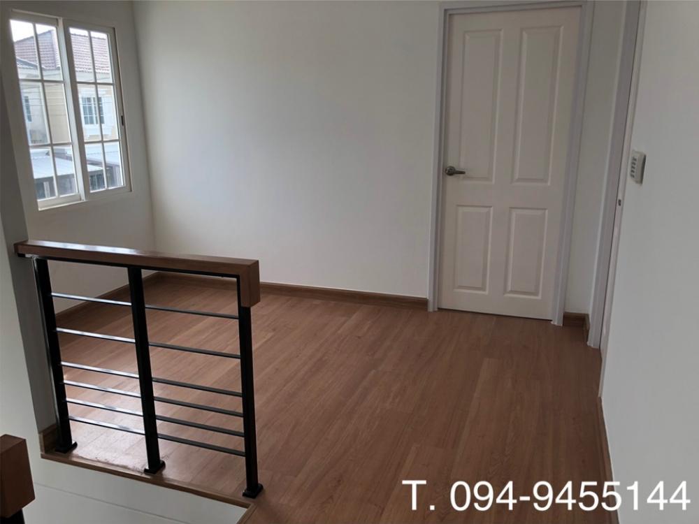 ขายบ้านท่าพระ ตลาดพลู วุฒากาศ : (ขาย) บ้านแฝด หมู่บ้าน Golden Neo สาทร  หลังหัวมุม ลงเสาเข็มแล้วที่โรงรถ ด้านข้างและด้านหลัง ต่อเติมหลังคาจอดรถ ไม่เคยเข้าอยู่ ขนาด 41 ตรว. 4 ห้องนอน 4 ห้องน้ำ พื้นที่ใช้สอย 161 ตรม. พร้อมเข้าอยู่ (เจ้าของขายเอง ไม่รับagent)