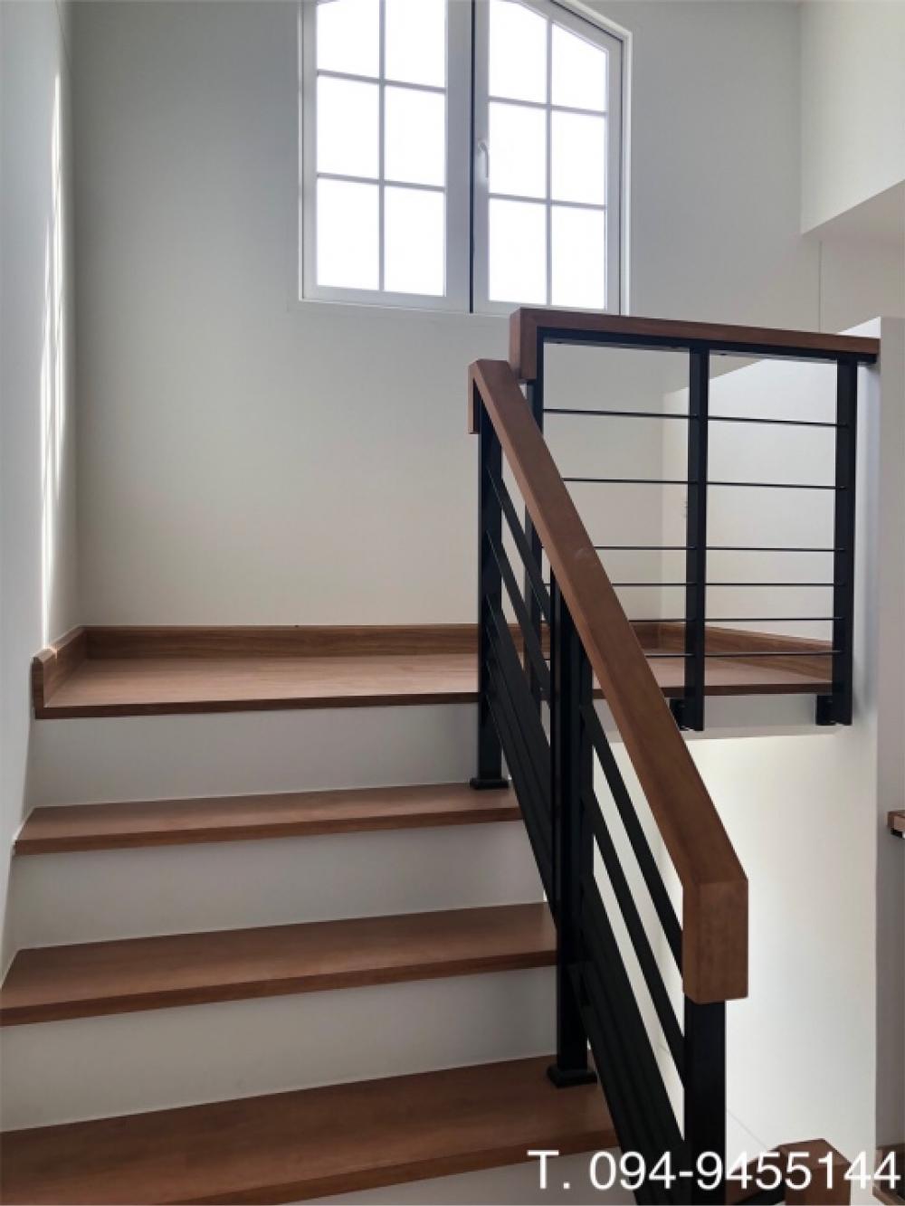 ขายบ้านท่าพระ ตลาดพลู วุฒากาศ : (ขาย) บ้านแฝด หมู่บ้าน Golden Neo สาทร  หลังหัวมุม ลงเสาเข็มแล้วที่โรงรถ ด้านข้างและด้านหลัง ต่อเติมหลังคาจอดรถ ไม่เคยเข้าอยู่ ขนาด 41 ตรว. 4 ห้องนอน 4 ห้องน้ำ พื้นที่ใช้สอย 161 ตรม. พร้อมเข้าอยู่ (เจ้าของขายเอง ไม่รับagent)