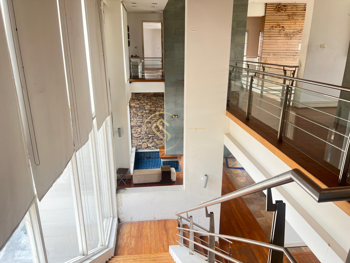 For SaleHouseSamut Prakan,Samrong : Vacation home for sale The atmosphere in the Lakewood golf course is shady and quiet. There is a large shady tree. Cool with a large pond that surrounds the house.