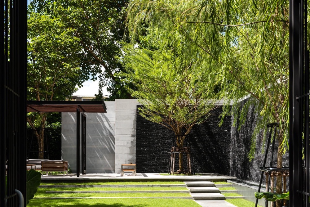 ขายคอนโดสาทร นราธิวาส : 🔥ขายด่วน🔥เดอะ แบงค็อค สาทร ชั้นสูง วิวไม่บล็อค เฟอร์นิเจอร์ครบพร้อมเข้าอยู่ ห่างจาก BTS เพียง 50 ม.(สถานีสุรศักดิ์)