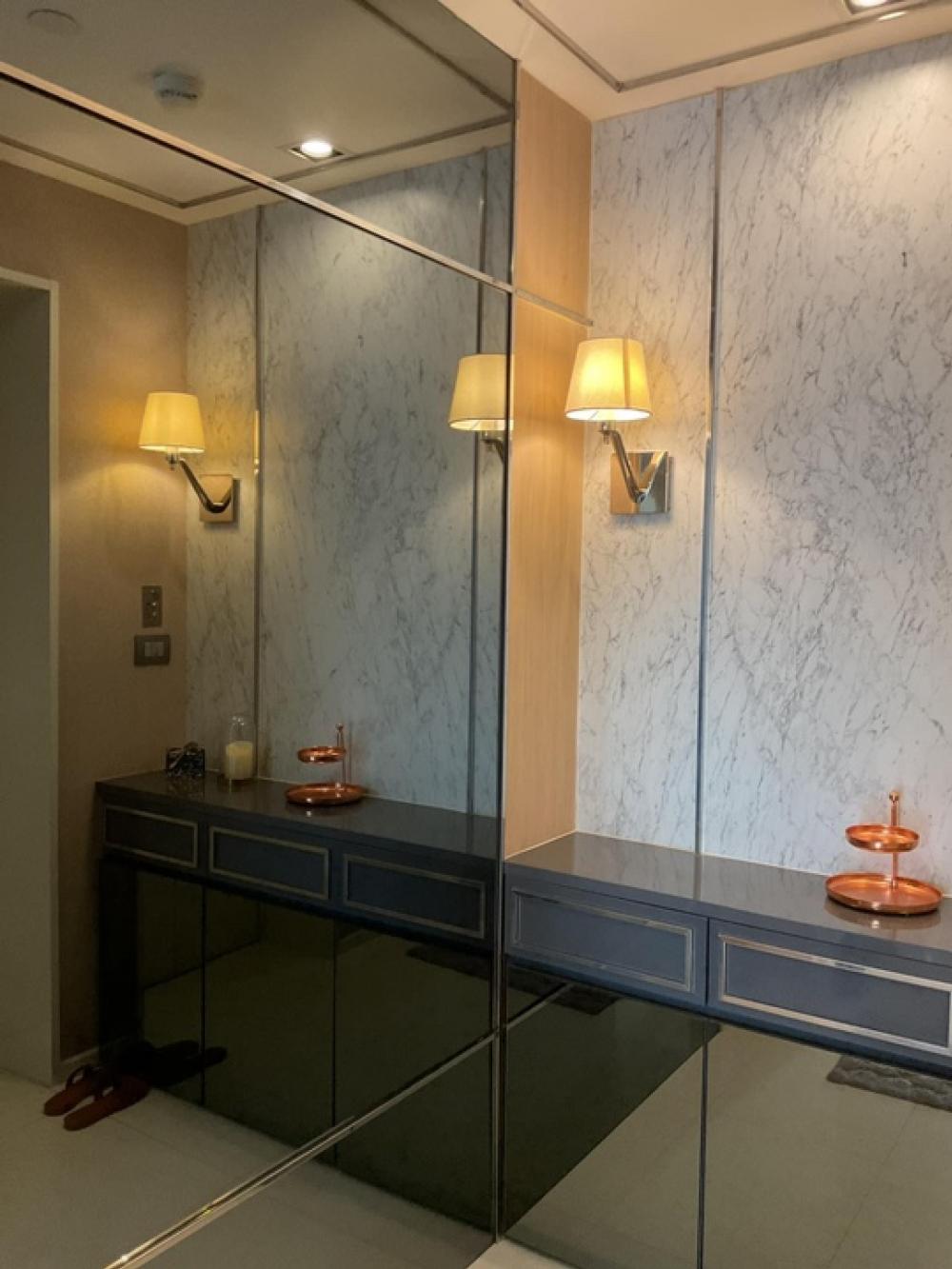 ขายคอนโดสาทร นราธิวาส : 🔥ขายด่วน🔥เดอะ แบงค็อค สาทร ชั้นสูง วิวไม่บล็อค เฟอร์นิเจอร์ครบพร้อมเข้าอยู่ ห่างจาก BTS เพียง 50 ม.(สถานีสุรศักดิ์)