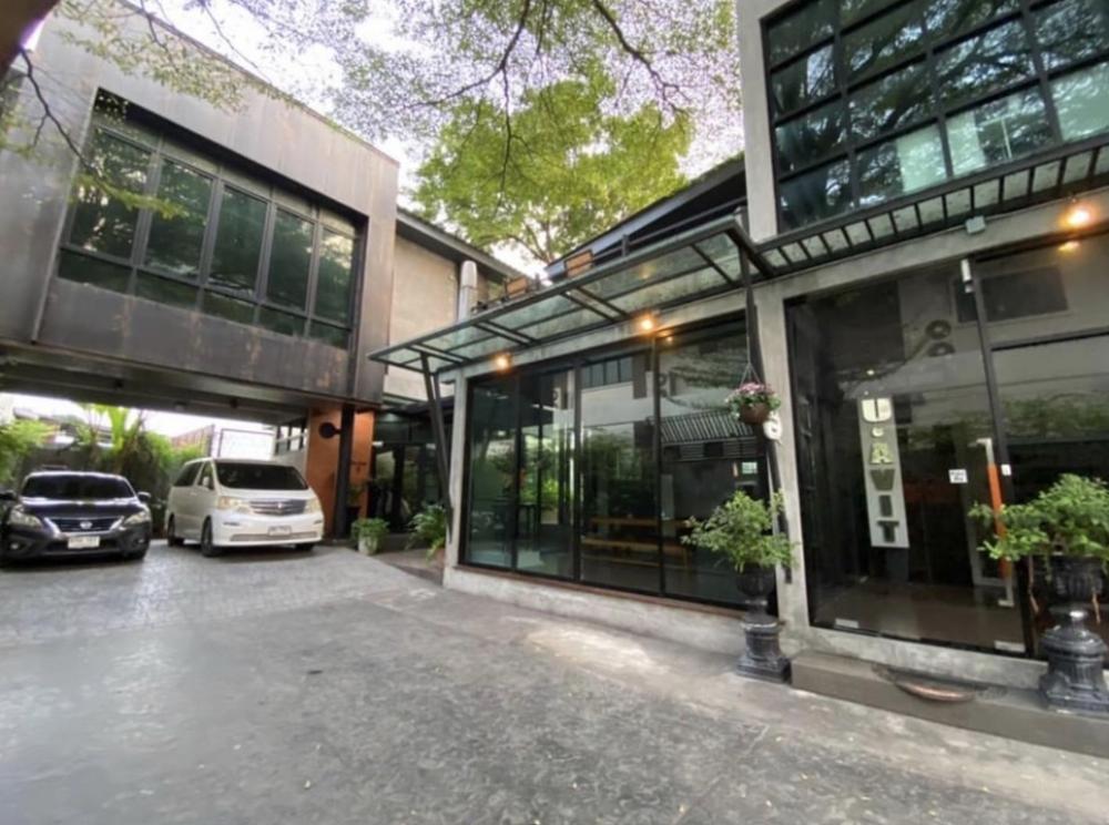 For RentHome OfficeYothinpattana,CDC : Home office for rent, Soi Yothin Phatthana 3 (Ekkamai - Ramintra), 6 parking spaces with office furniture.
