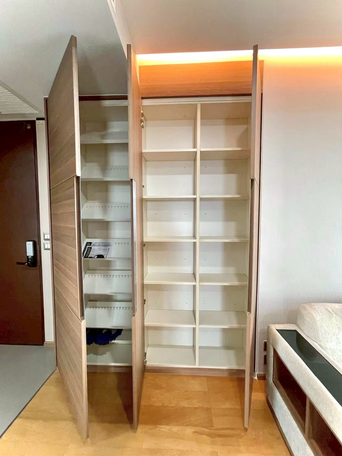 For RentCondoRama9, Petchburi, RCA : [ For rent ] The Address Asoke, high floor, wide room with furniture, prime location, MRT Phetchaburi, very good price / contact 065-8219716 ice