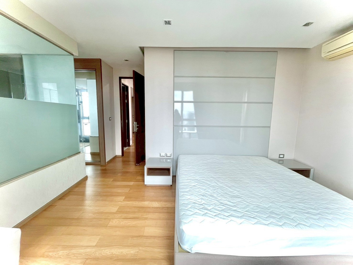 For RentCondoRama9, Petchburi, RCA : [ For rent ] The Address Asoke, high floor, wide room with furniture, prime location, MRT Phetchaburi, very good price / contact 065-8219716 ice