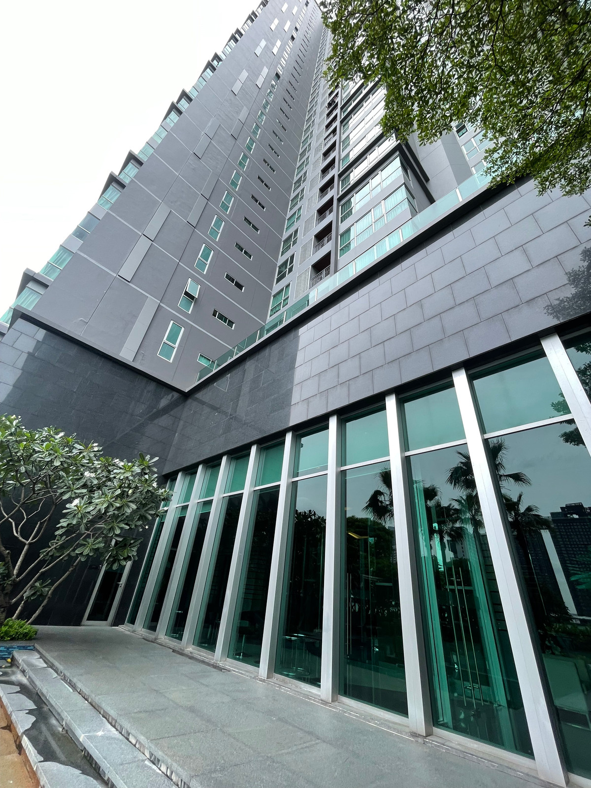 For RentCondoRama9, Petchburi, RCA : [ For rent ] The Address Asoke, high floor, wide room with furniture, prime location, MRT Phetchaburi, very good price / contact 065-8219716 ice