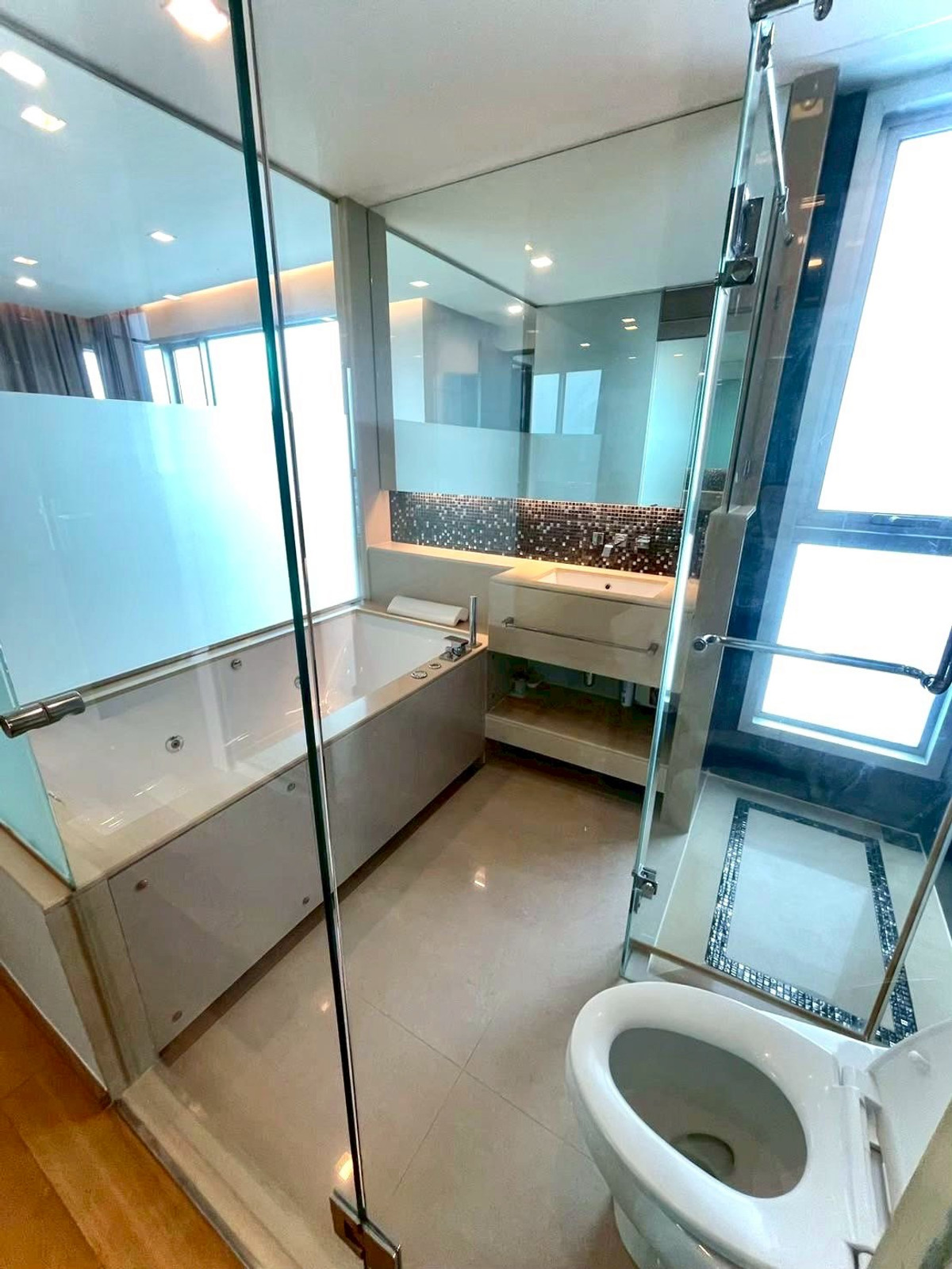 For RentCondoRama9, Petchburi, RCA : [ For rent ] The Address Asoke, high floor, wide room with furniture, prime location, MRT Phetchaburi, very good price / contact 065-8219716 ice