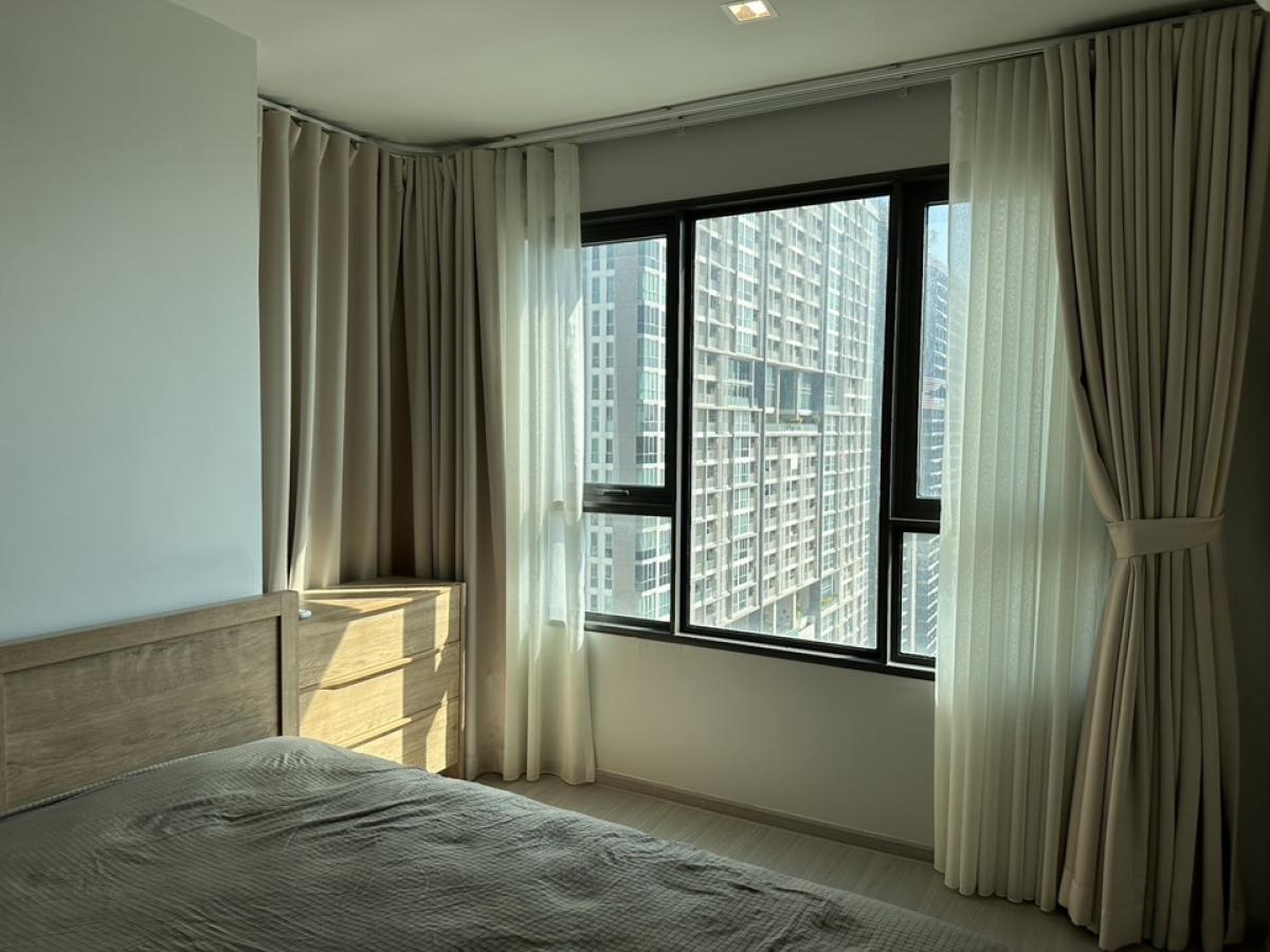 For SaleCondoLadprao, Central Ladprao : Selling at a loss, Condo Life Ladprao, Building B, Floor 23, for sale by owner.