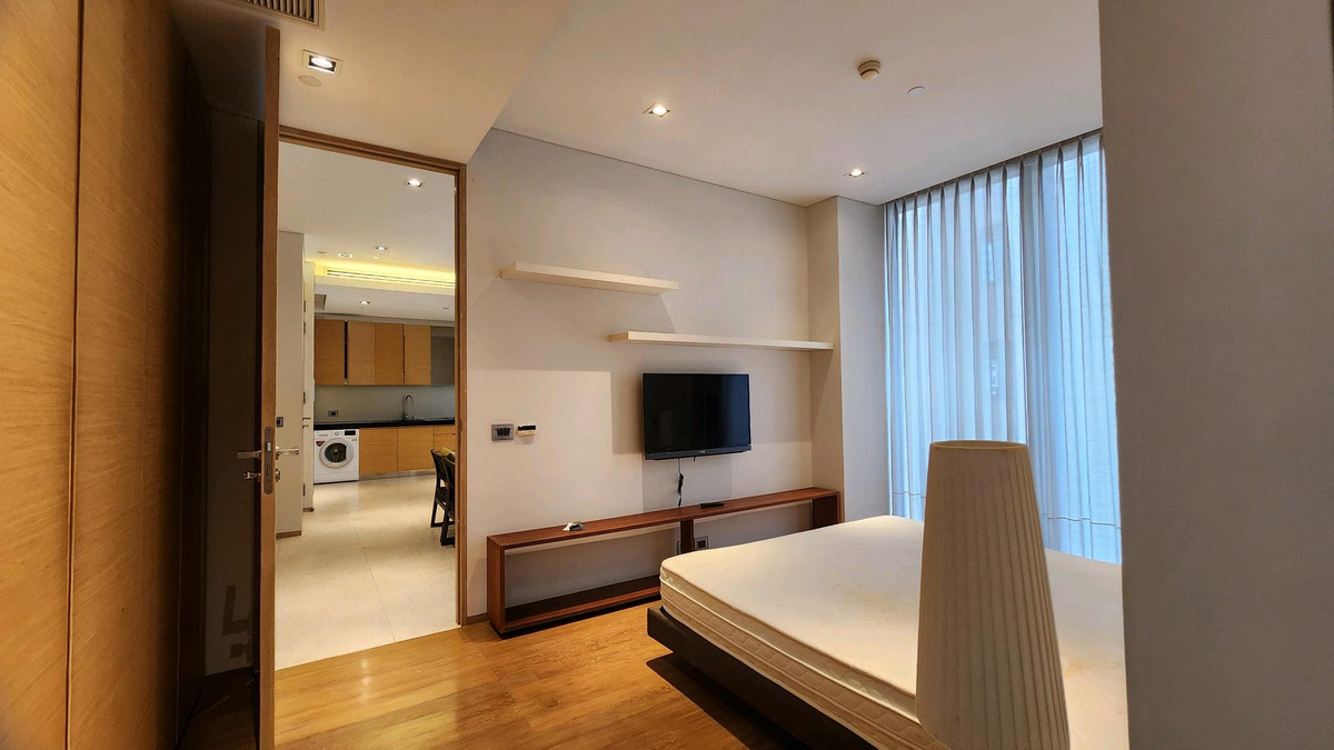 ให้เช่าคอนโดสีลม ศาลาแดง บางรัก : Saladaeng Residence | ห้องกว้างมากหนึ่งนอนไซต์ใหญ่ ตกแต่ง สวยเรียบๆ โล่งๆ เหมาะกับคนมีของเยอะ ต่อรองราคาได้อีก