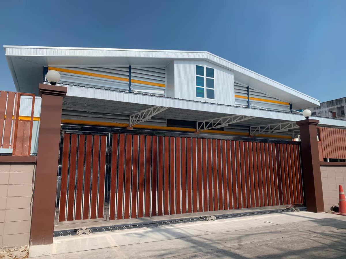 For RentWarehouseSamut Prakan,Samrong : Warehouse for rent, Theparak Road, Theparak Subdistrict, Mueang District, Samut Prakan, area 2,327 sq m.