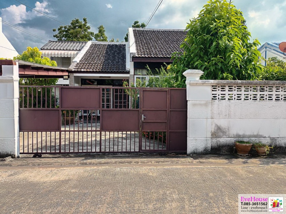 For SaleHouseLadprao101, Happy Land, The Mall Bang Kapi : 1 storey House for sale  Soi Lat Phrao. Size 80 sq.wa. 2 bedrooms , 2 bathrooms 1 car parking space. 1.1 km. from Foodland Ladprao, Skytrain Station :  Mahadthai station (Yellow Line) Price 7.5 million baht