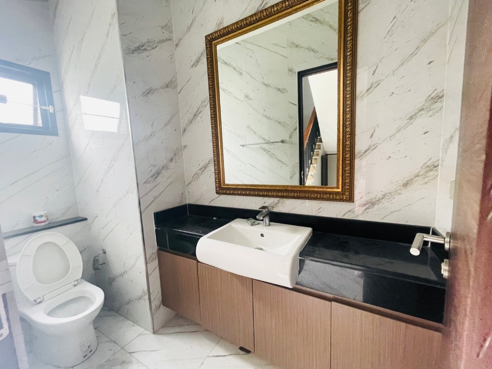 ให้เช่าโฮมออฟฟิศบางนา แบริ่ง ลาซาล : ให้เช่า Luxury Home Office 5 ชั้น