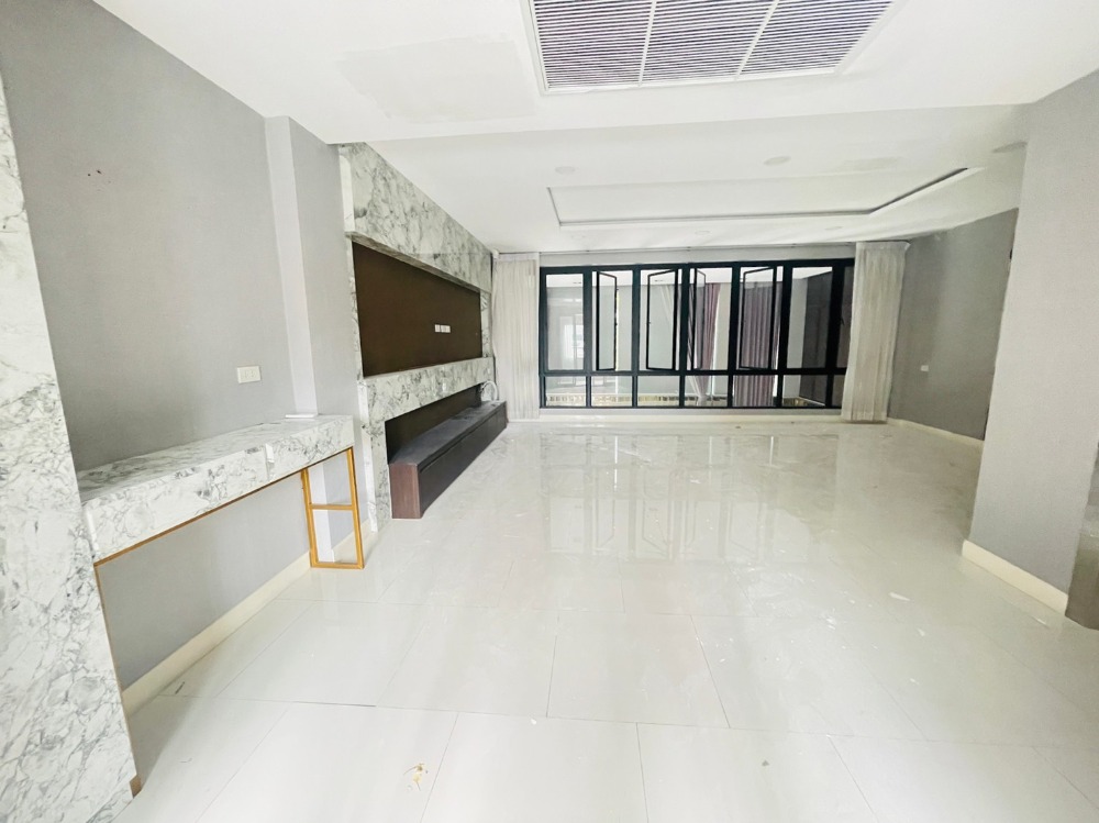 ให้เช่าโฮมออฟฟิศบางนา แบริ่ง ลาซาล : ให้เช่า Luxury Home Office 5 ชั้น