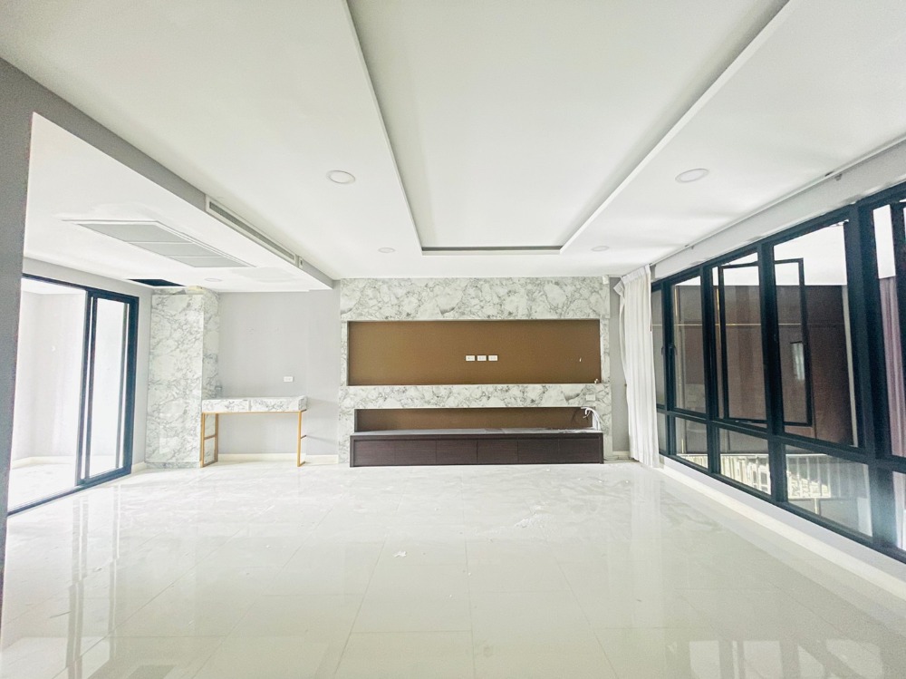 ให้เช่าโฮมออฟฟิศบางนา แบริ่ง ลาซาล : ให้เช่า Luxury Home Office 5 ชั้น