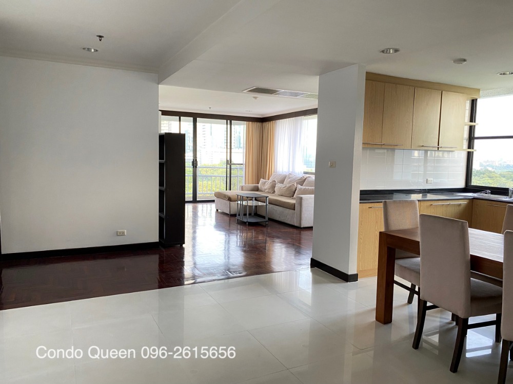 For RentCondoSukhumvit, Asoke, Thonglor : FOR RENT **Lake Green, beautiful room, good price, 135 sq.m. 2bed@54,000 Call Nong 096-2615656 Rental Price : 54,000 Baht Near BTS : Nana Station Unit Size : 135 sq.m. 2 bedroom(s) / 2 bathroom(s) Decoration : Fully furnished, interested in