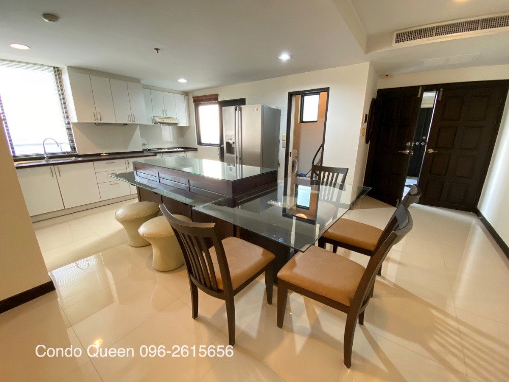 For RentCondoSukhumvit, Asoke, Thonglor : **Lake Green For Rent ห้องสวย ราคาดี 135 ตรม 2bed@59,000 Call Nong 096-2615656   Rental Price : 54,000  Baht Near BTS : Nana Station Unit Size : 135 sq.m. 2 bedroom(s) / 2 bathroom(s) Decoration : Fully furnished   สนใจโ