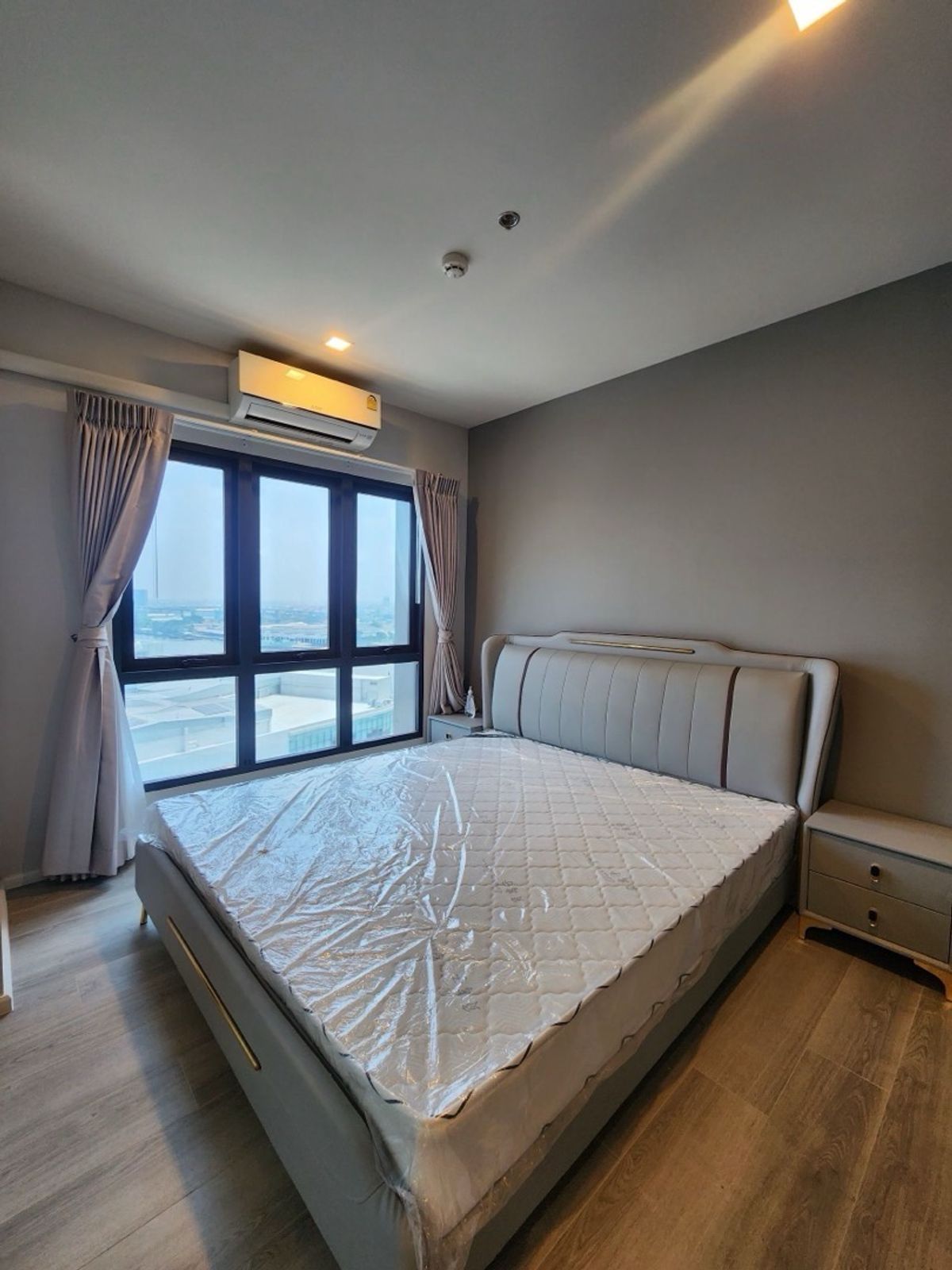 For RentCondoRama3 (Riverside),Satupadit : Very cheap rent, 2 bedrooms, this price is very rare, 30th floor, The Key Rama 3