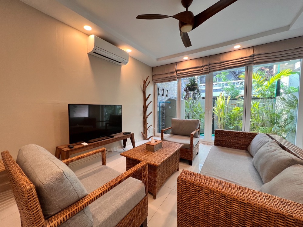 For RentHouseSukhumvit, Asoke, Thonglor : 2 storey For rent Soi Ekkamai 12 near BTS Ekkamai, only 1.6 km.