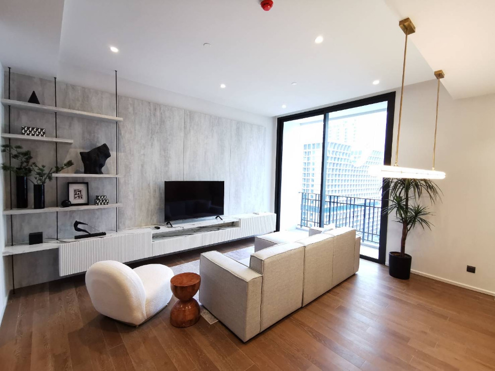 ให้เช่าคอนโดวิทยุ ชิดลม หลังสวน : Muniq Langsuan 2bed 3bath 86sqm. 110,000/mth Am: 0656199198