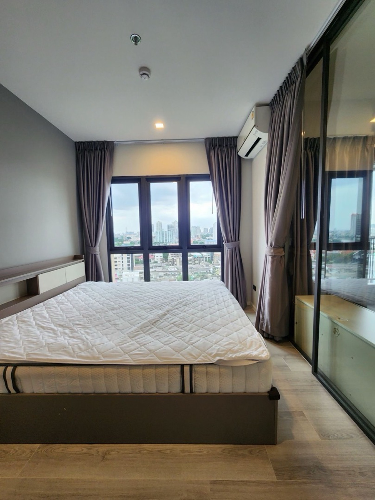 ขายคอนโดพระราม 3 สาธุประดิษฐ์ : 🔥ขายด่วน ห้อง พร้อมเฟอร์นิเจอร์ เดอะคีย์พระราม 3