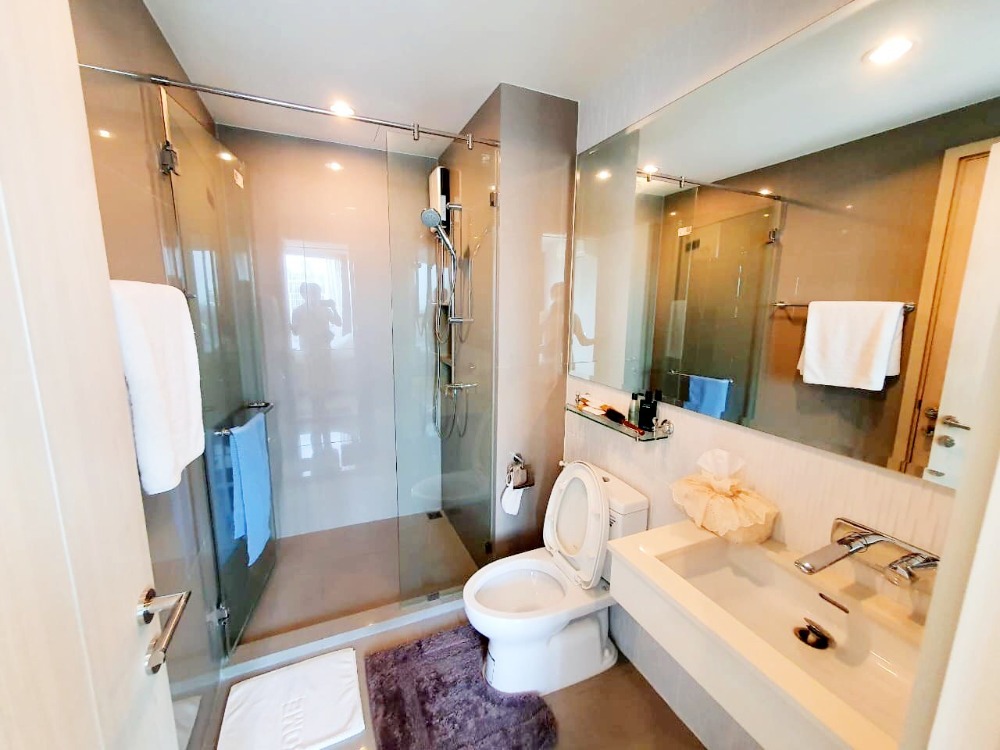 For SaleCondoSukhumvit, Asoke, Thonglor : Condo for sale, RHYTHM Sukhumvit 42, 2 bedrooms, 78.23 sqm., 23rd floor, fully furnished and electrical appliances, next to BTS Ekkamai.