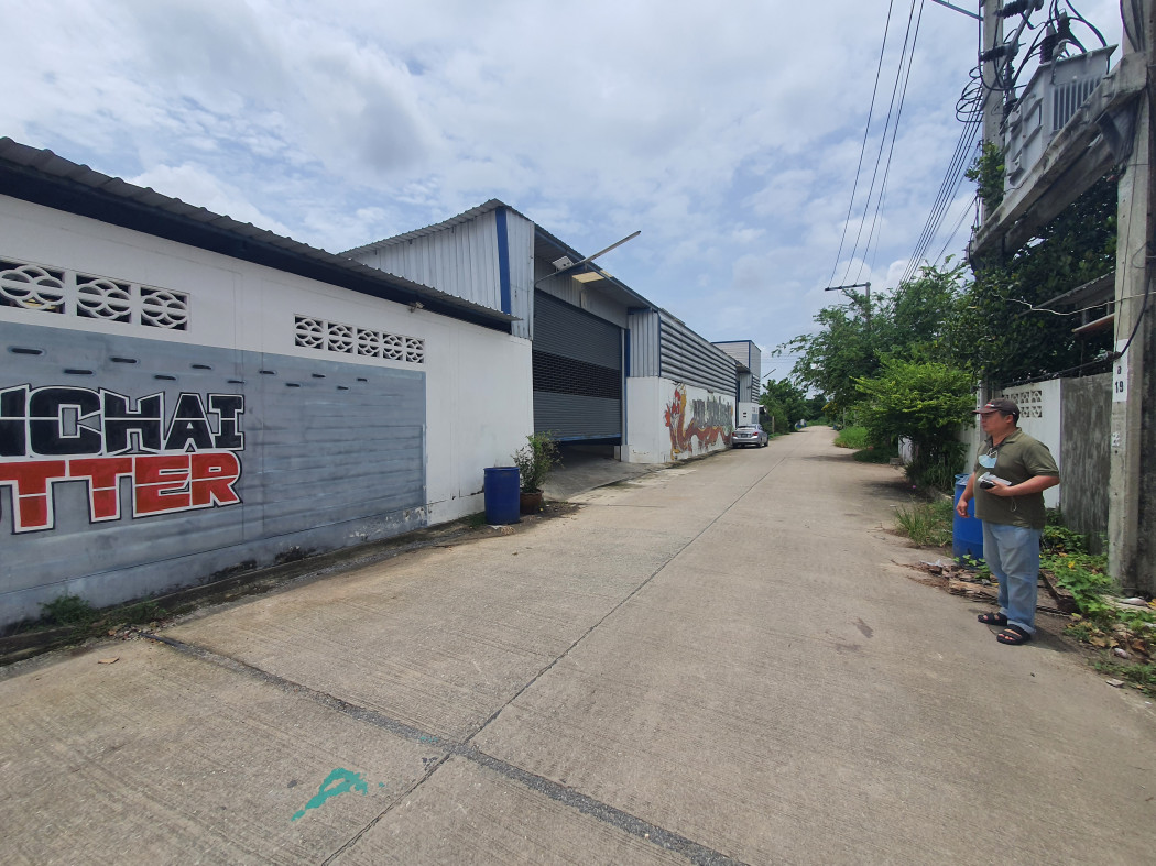 For SaleFactoryChaengwatana, Muangthong : Land for sale 1 rai with office building + residence + 3 storey warehouse Living with modern offices, good location, Soi Cityland, Nonthaburi