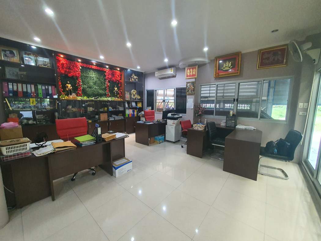For SaleFactoryChaengwatana, Muangthong : Land for sale 1 rai with office building + residence + 3 storey warehouse Living with modern offices, good location, Soi Cityland, Nonthaburi