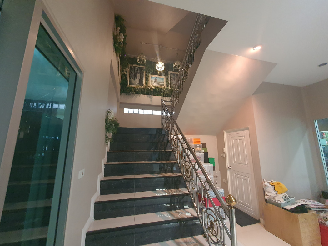 For SaleFactoryChaengwatana, Muangthong : Land for sale 1 rai with office building + residence + 3 storey warehouse Living with modern offices, good location, Soi Cityland, Nonthaburi