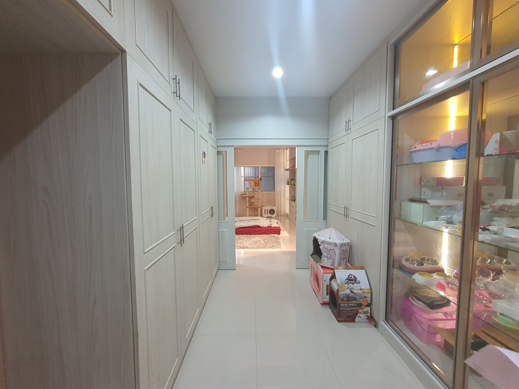 For SaleFactoryChaengwatana, Muangthong : Land for sale 1 rai with office building + residence + 3 storey warehouse Living with modern offices, good location, Soi Cityland, Nonthaburi